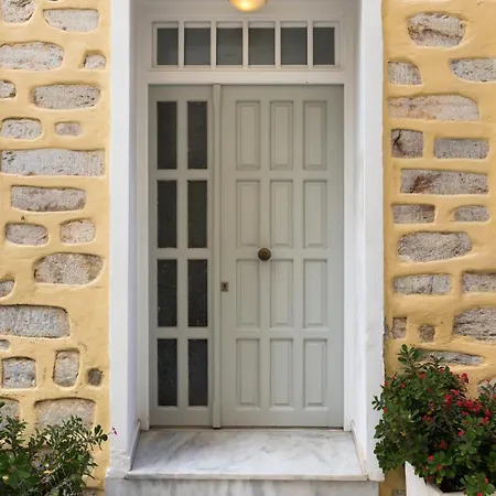 Ground Floor منزل ريفي *